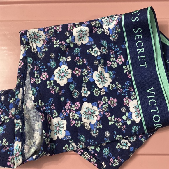 Victoria’s Secret panty - Picture 3 of 5